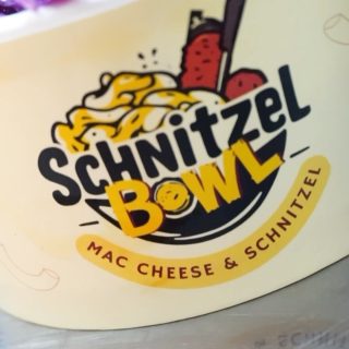 Pilav bowl artık Schnitzel Bowl'da!
Tam kıvamında pilav üzerine; fileto schnitzel, kömürde tavuk ya da schnitzel parçalarından birini seç.
Üzerini de dilediğin garnitürle süsle!
📞 Sipariş Hattı: 0533 931 99 51
📍 162 Sokak No:42/A, Küçükpark / Bornova
.
#SchnitzelBowl #MacCheese #SchnitzelBurger #BornovaLezzet #KendiBowlunuYarat